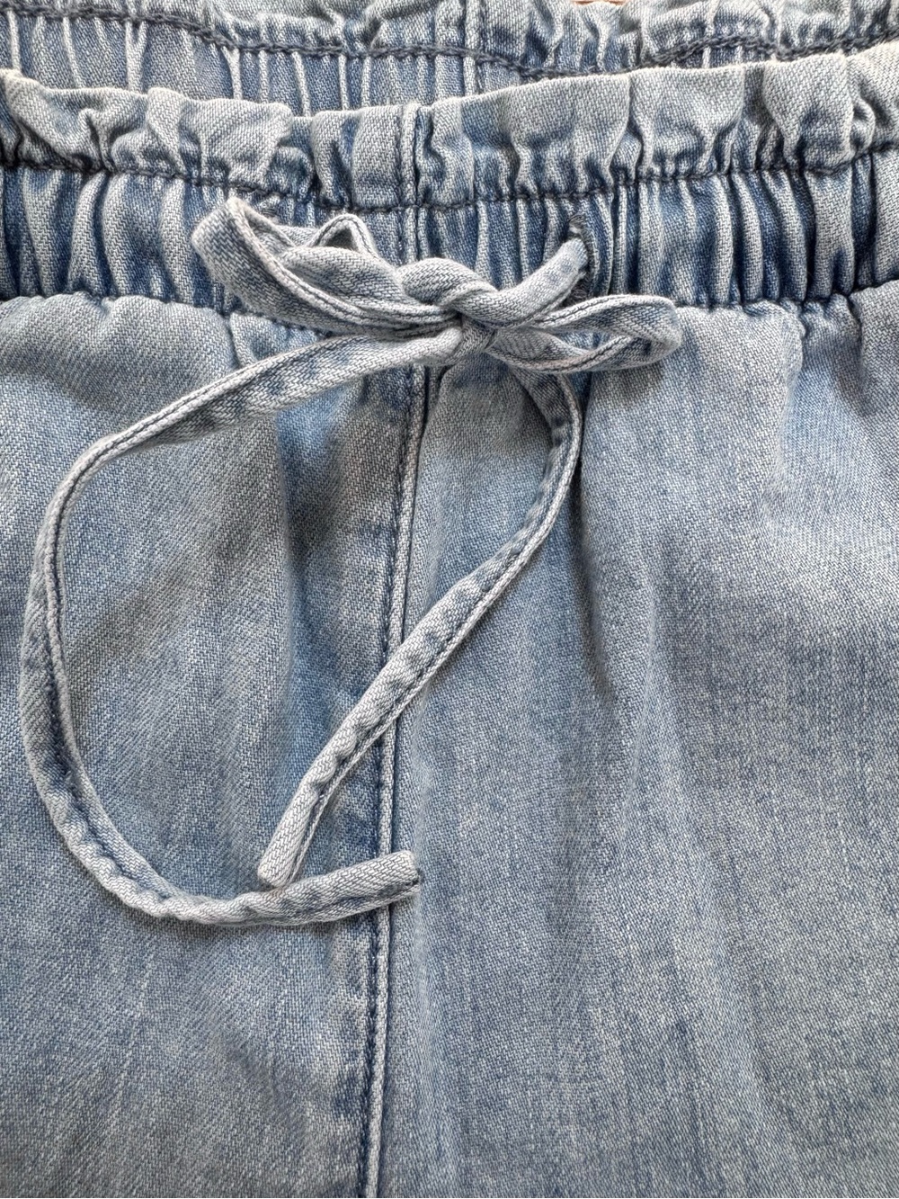 American Eagle Chambray Dolphin Hem Drawstring Shorts XS Light Wash - Picture 4 of 6